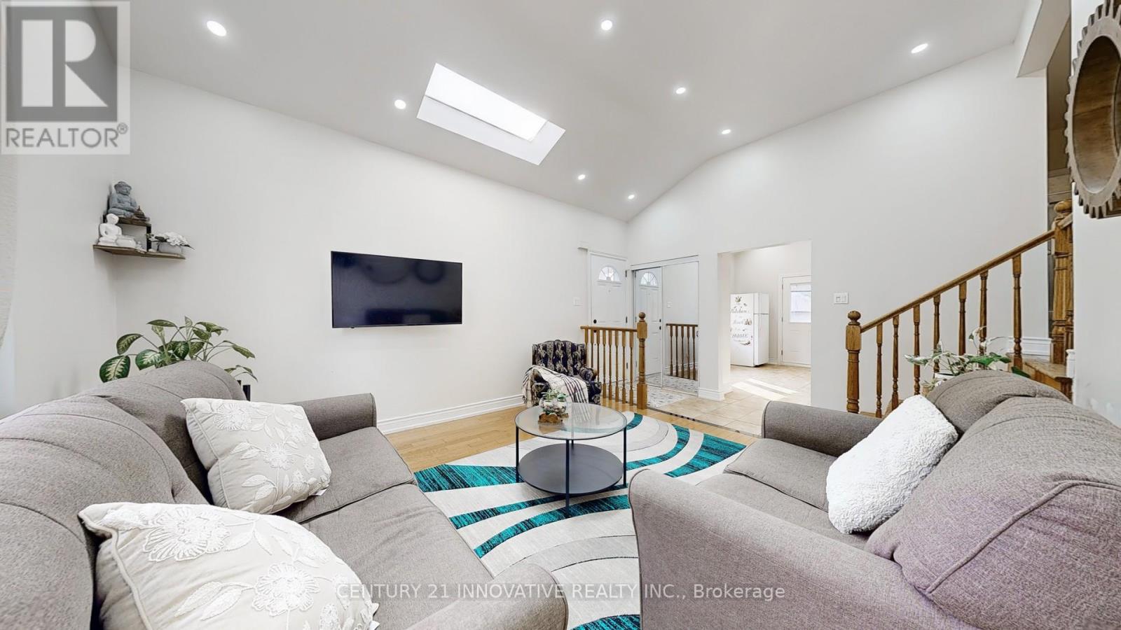 Photo 9 of 140 Benleigh Drive, Toronto ON