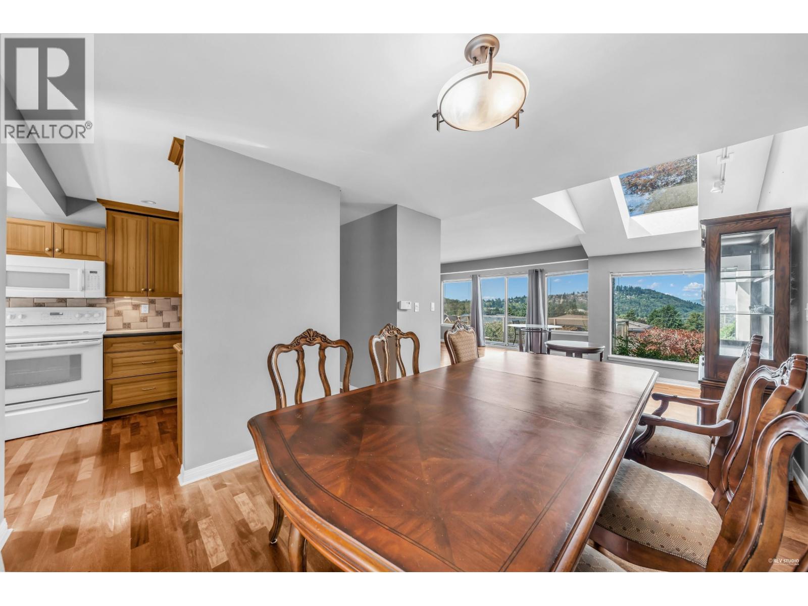 Photo 12 of 7238 Braeside Drive, Burnaby BC