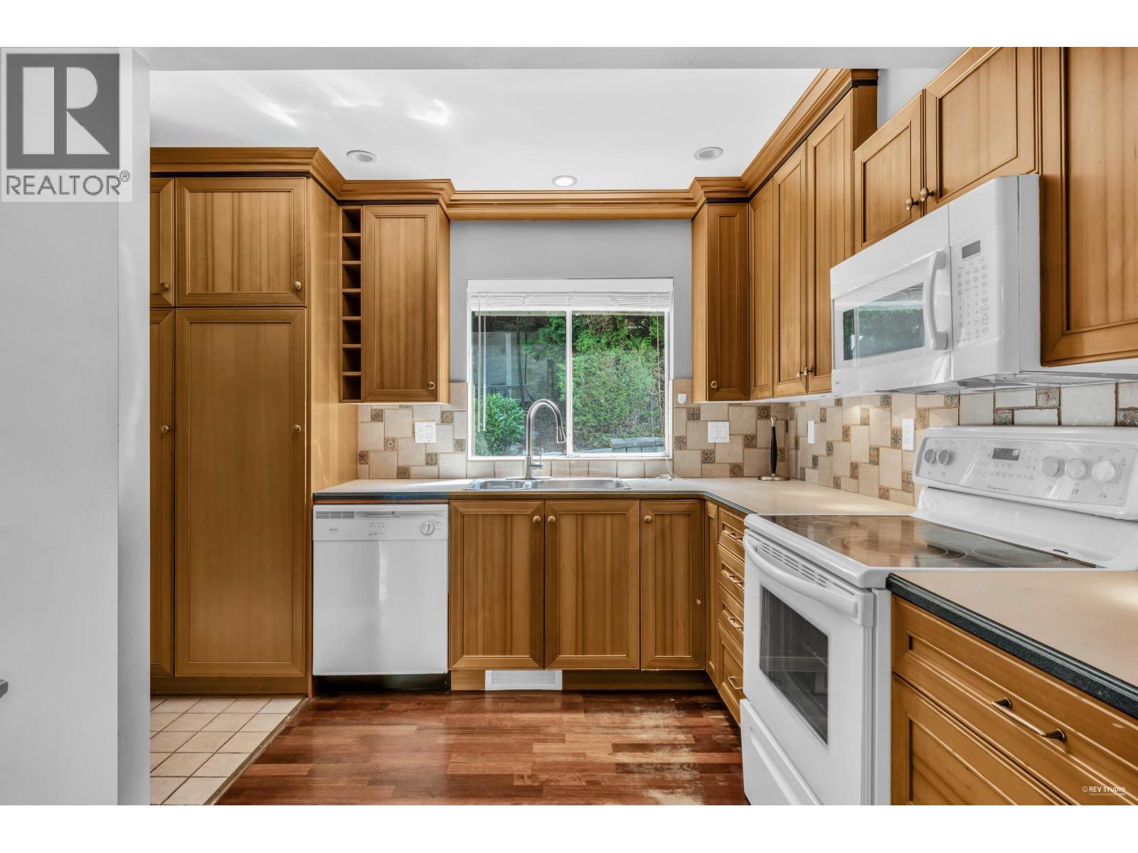 Photo 14 of 7238 Braeside Drive, Burnaby BC
