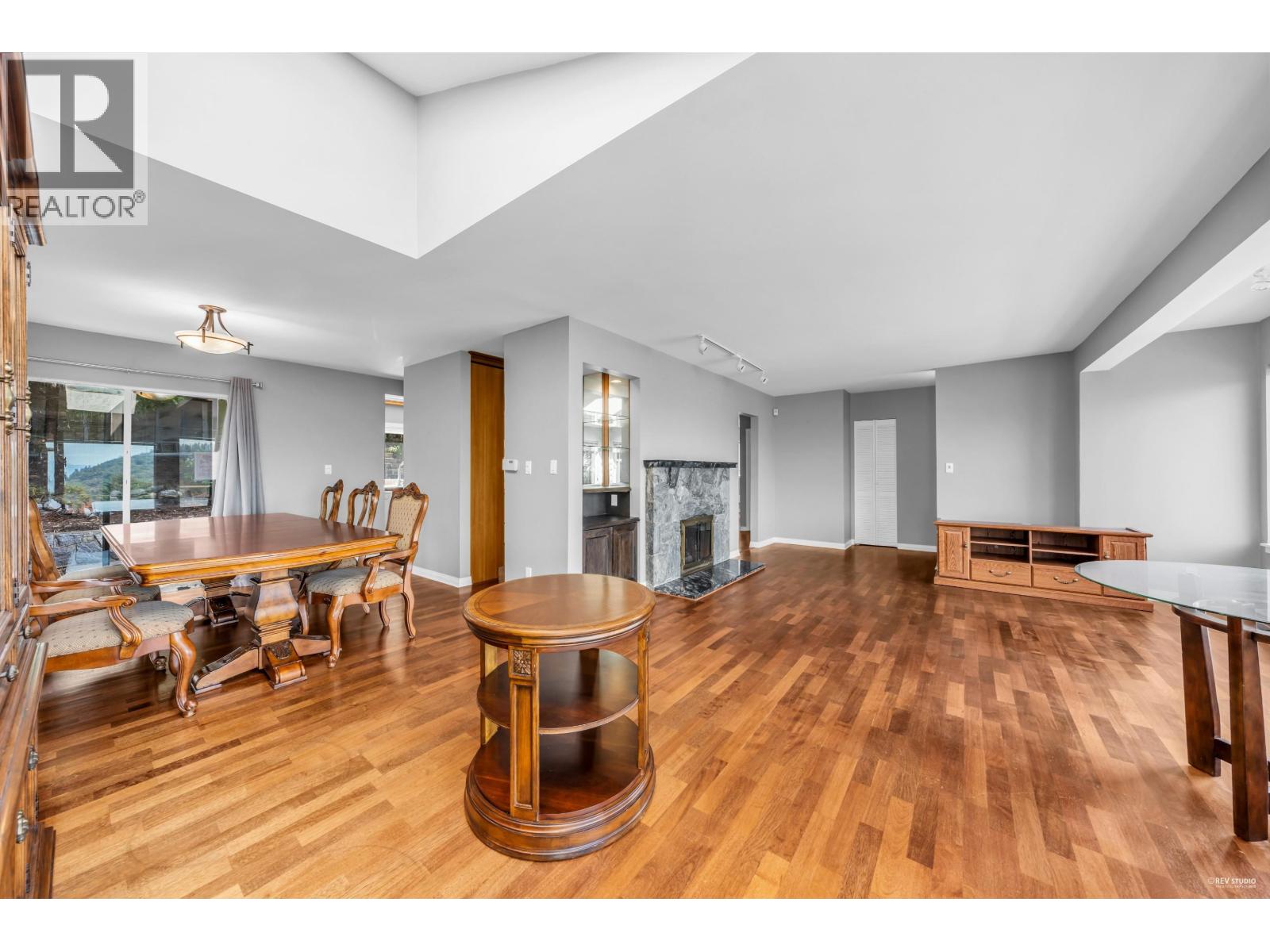 Photo 9 of 7238 Braeside Drive, Burnaby BC