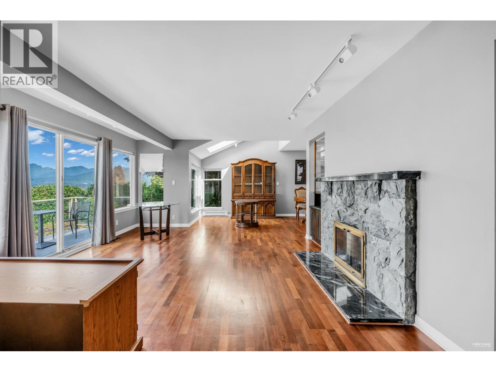 Photo 6 of 7238 Braeside Drive, Burnaby BC