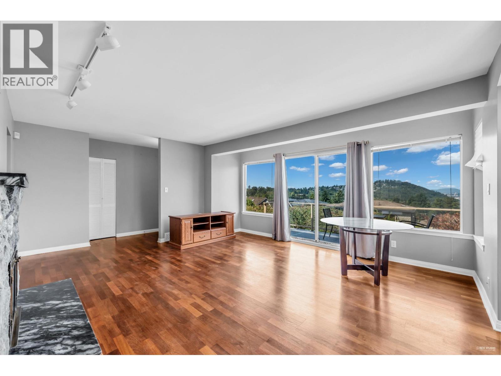Photo 8 of 7238 Braeside Drive, Burnaby BC