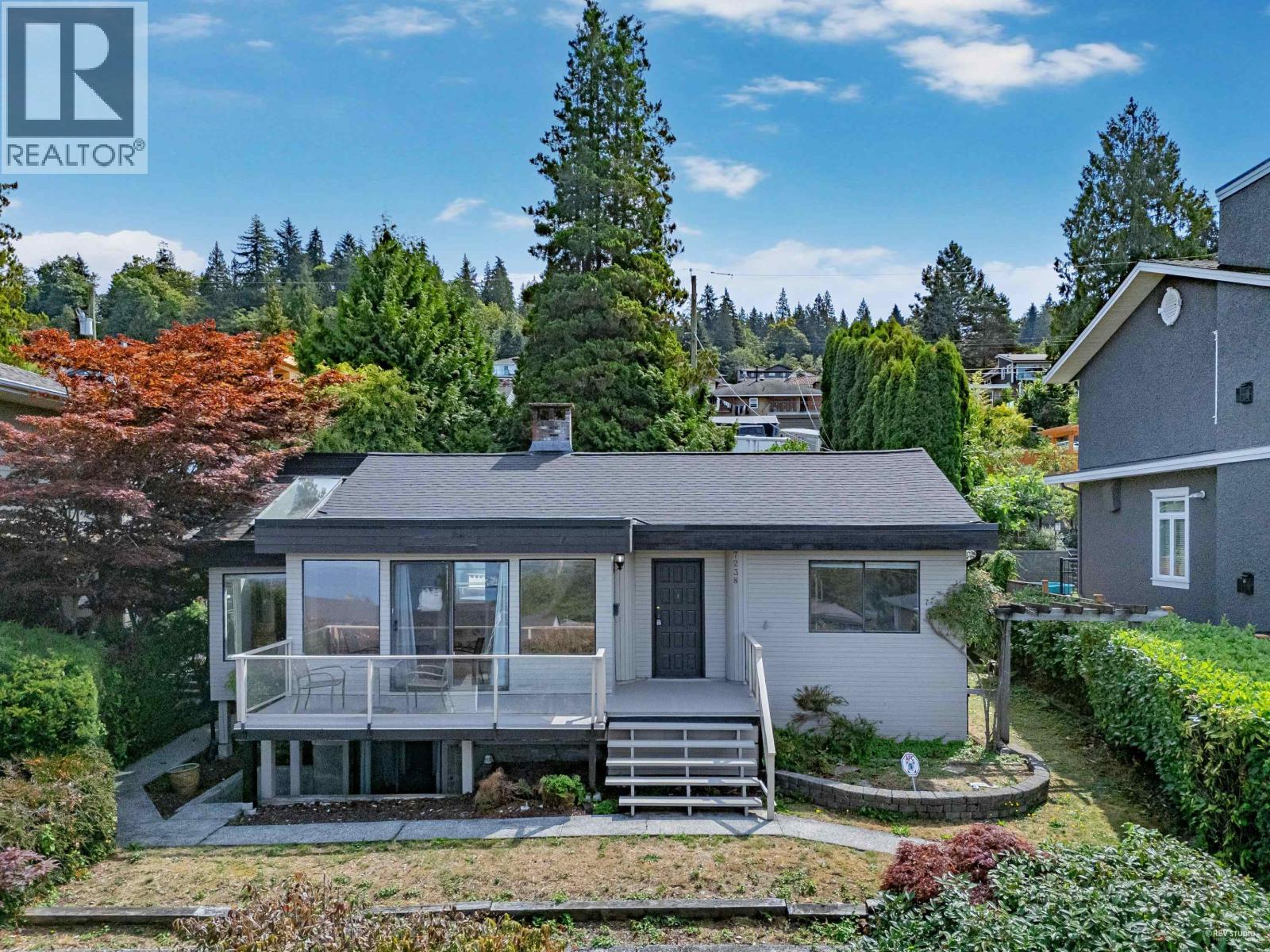 Photo 3 of 7238 Braeside Drive, Burnaby BC