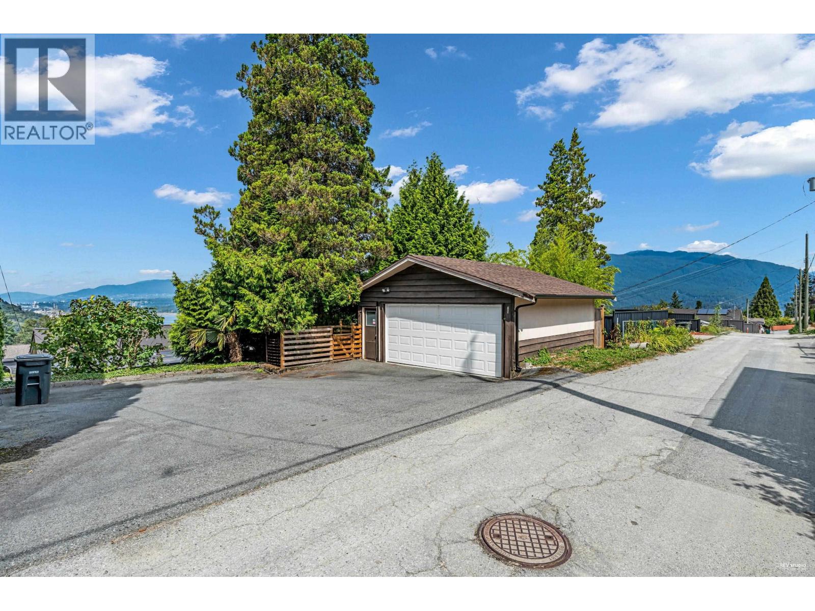 Photo 35 of 7238 Braeside Drive, Burnaby BC