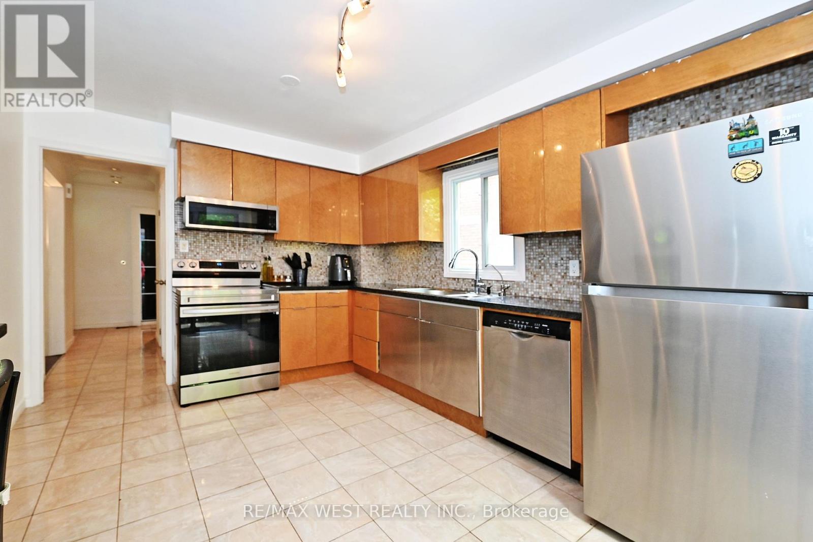 Photo 24 of 348 Brownridge Drive, Vaughan ON