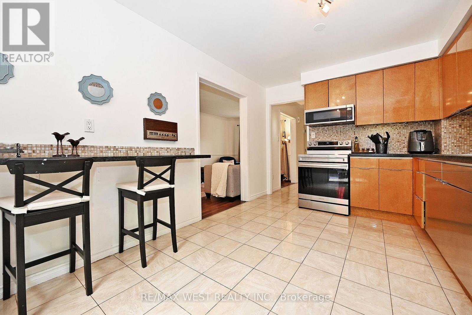 Photo 14 of 348 Brownridge Drive, Vaughan ON