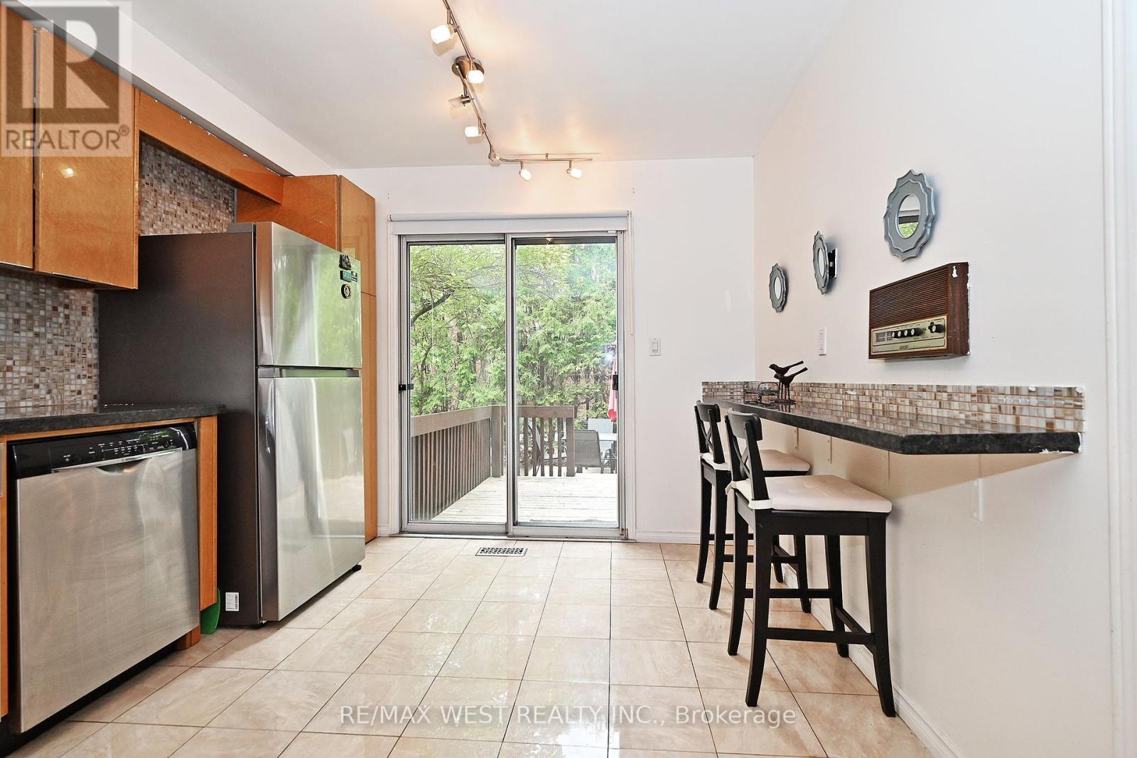 Photo 5 of 348 Brownridge Drive, Vaughan ON
