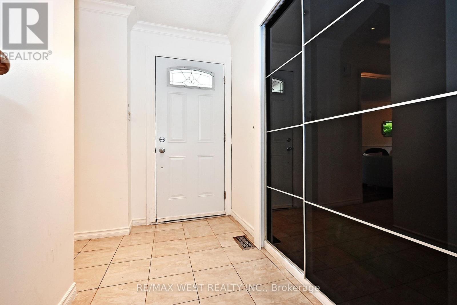 Photo 19 of 348 Brownridge Drive, Vaughan ON