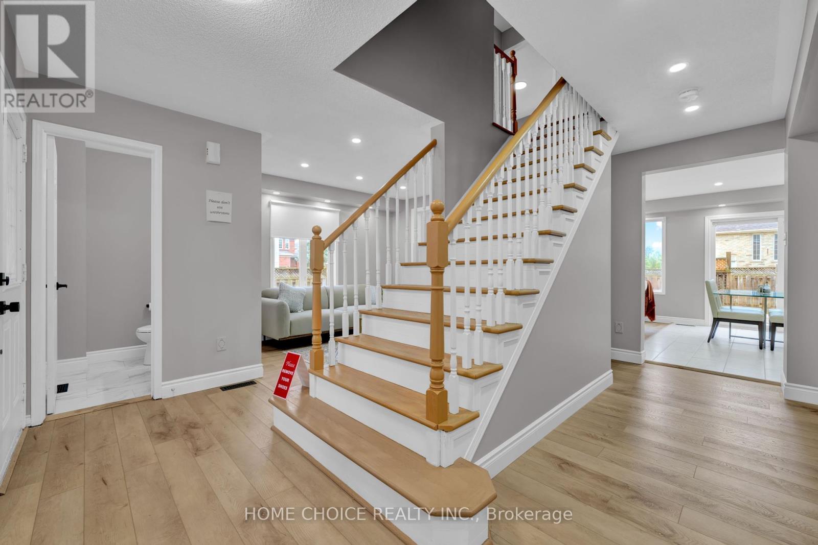 Photo 11 of 106 Brighton Road N, Barrie ON