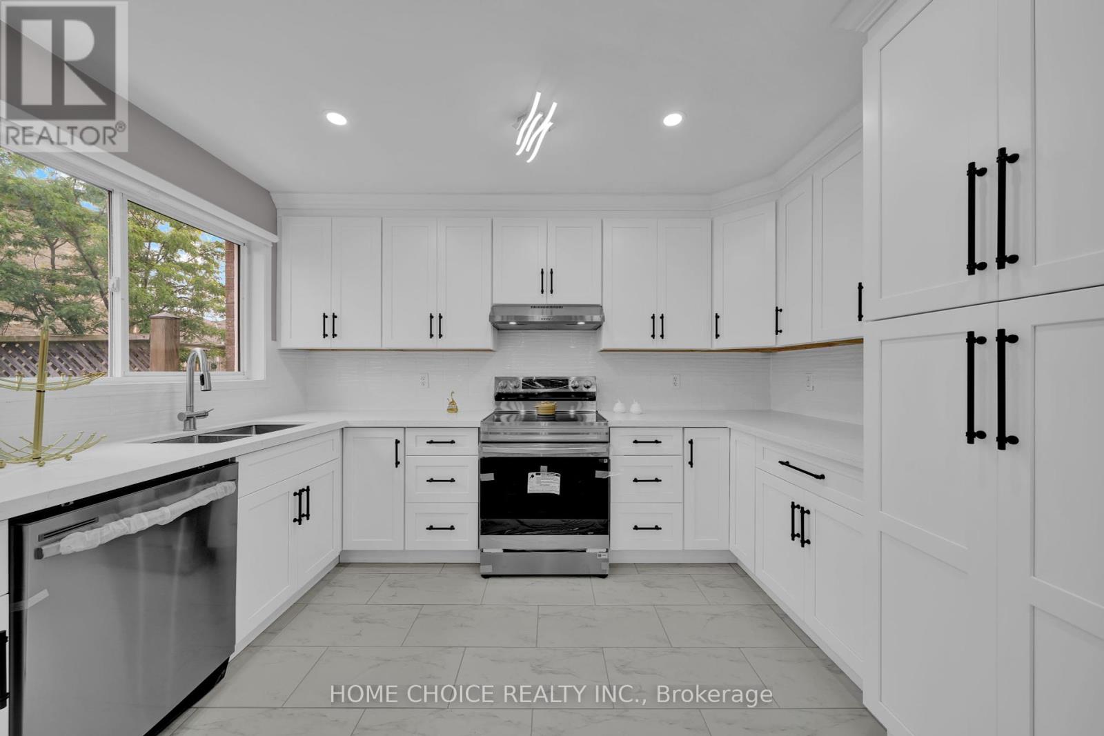 Photo 20 of 106 Brighton Road N, Barrie ON
