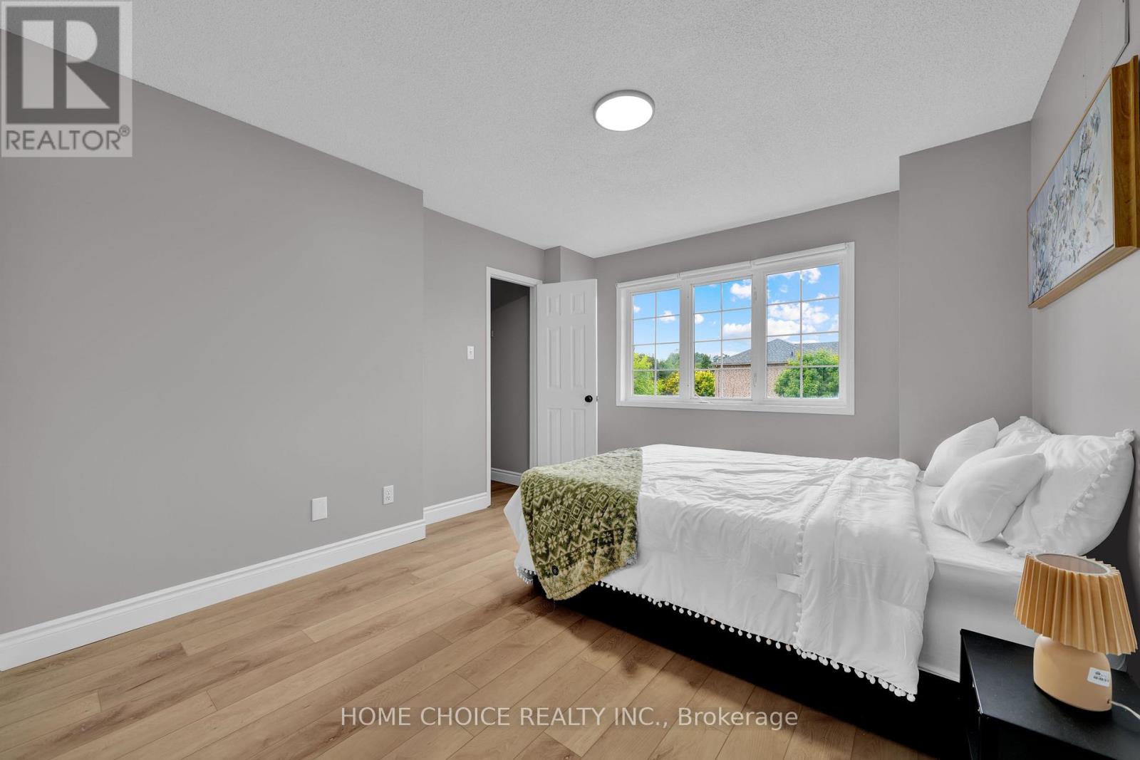 Photo 23 of 106 Brighton Road N, Barrie ON
