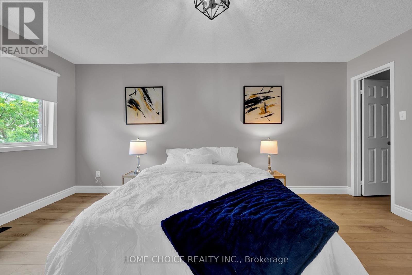 Photo 24 of 106 Brighton Road N, Barrie ON