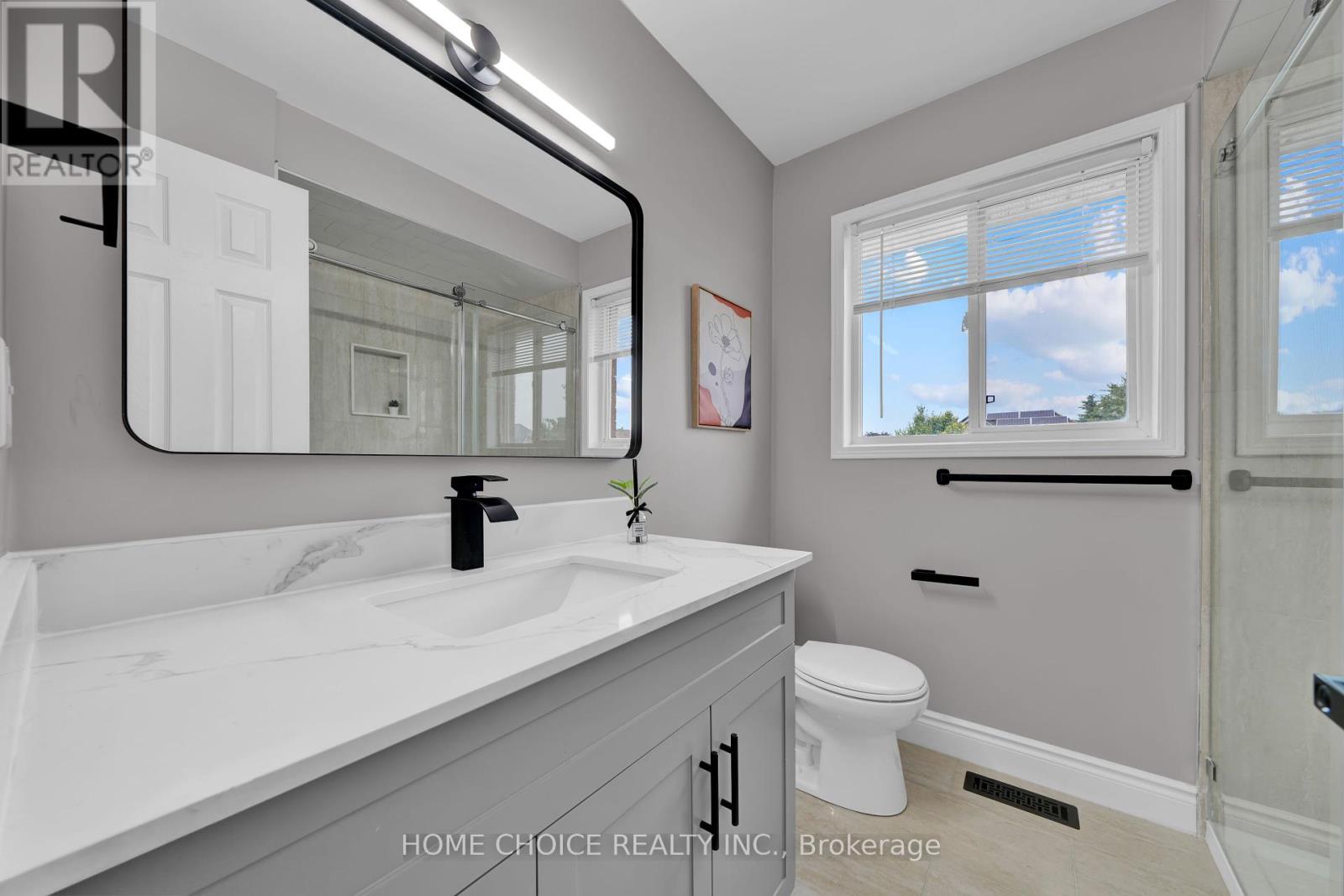 Photo 30 of 106 Brighton Road N, Barrie ON