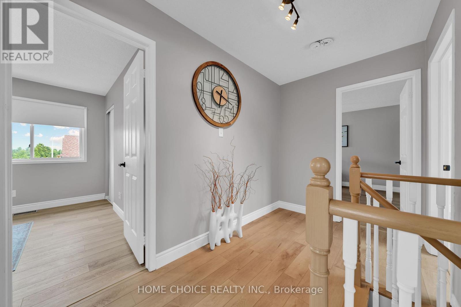 Photo 31 of 106 Brighton Road N, Barrie ON
