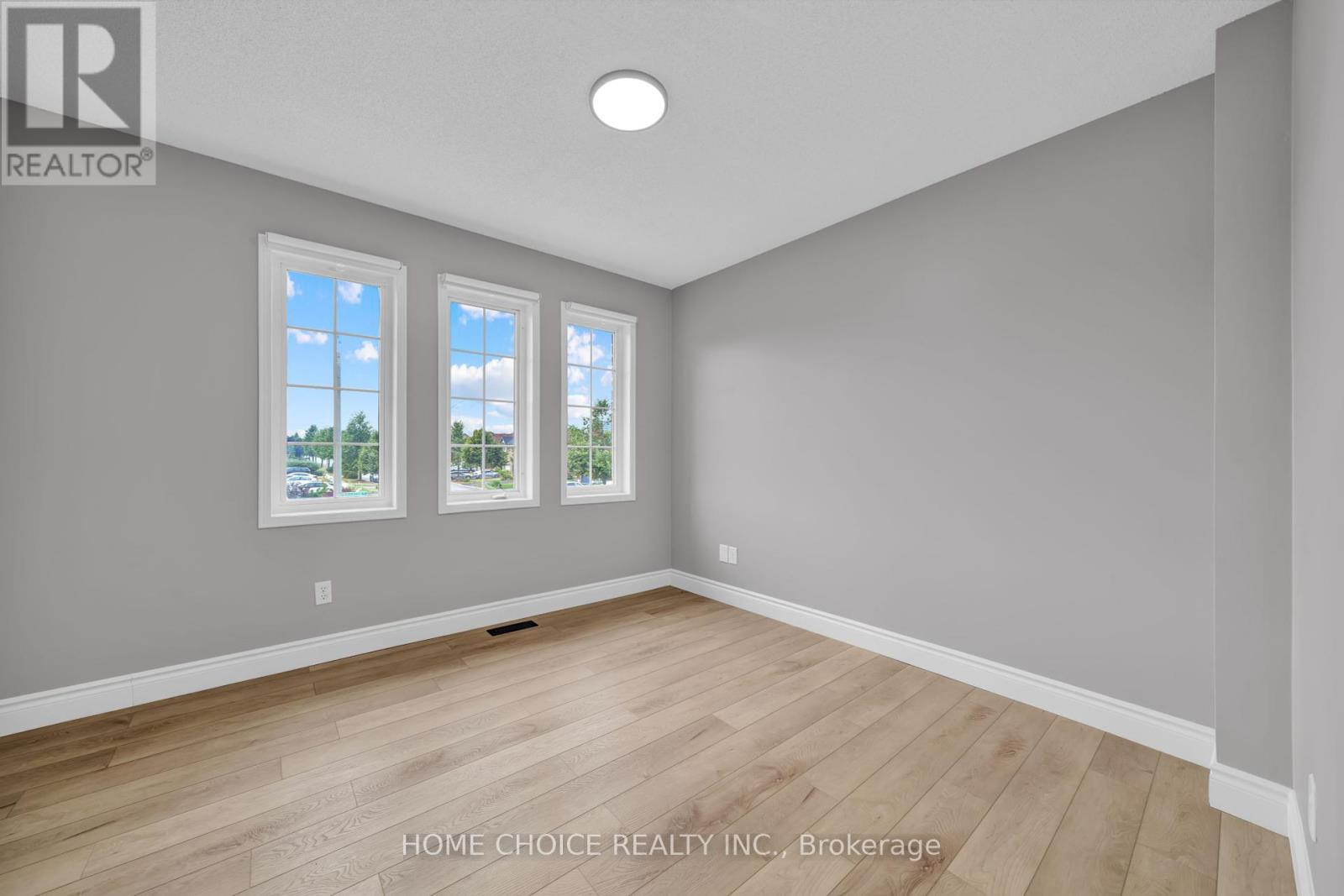 Photo 32 of 106 Brighton Road N, Barrie ON