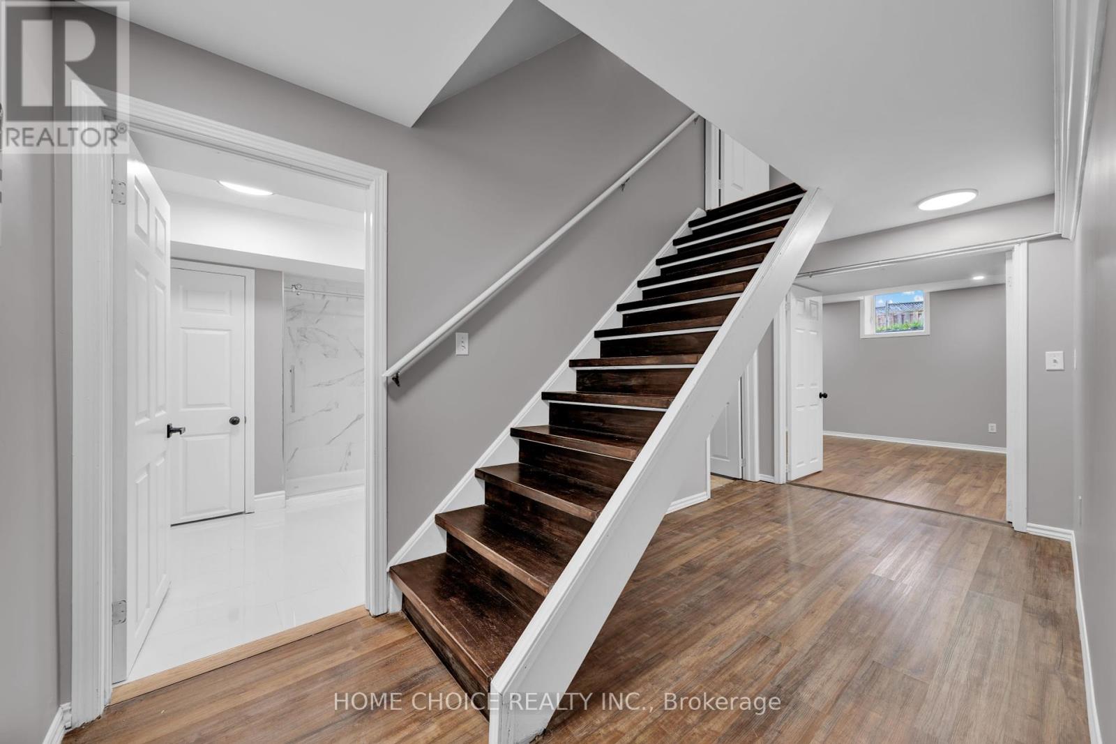 Photo 36 of 106 Brighton Road N, Barrie ON