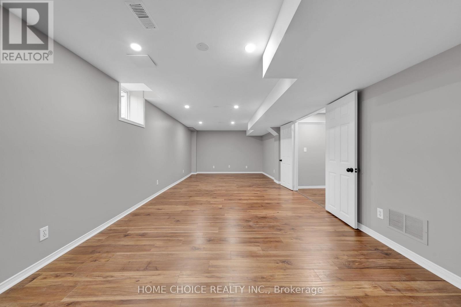 Photo 38 of 106 Brighton Road N, Barrie ON
