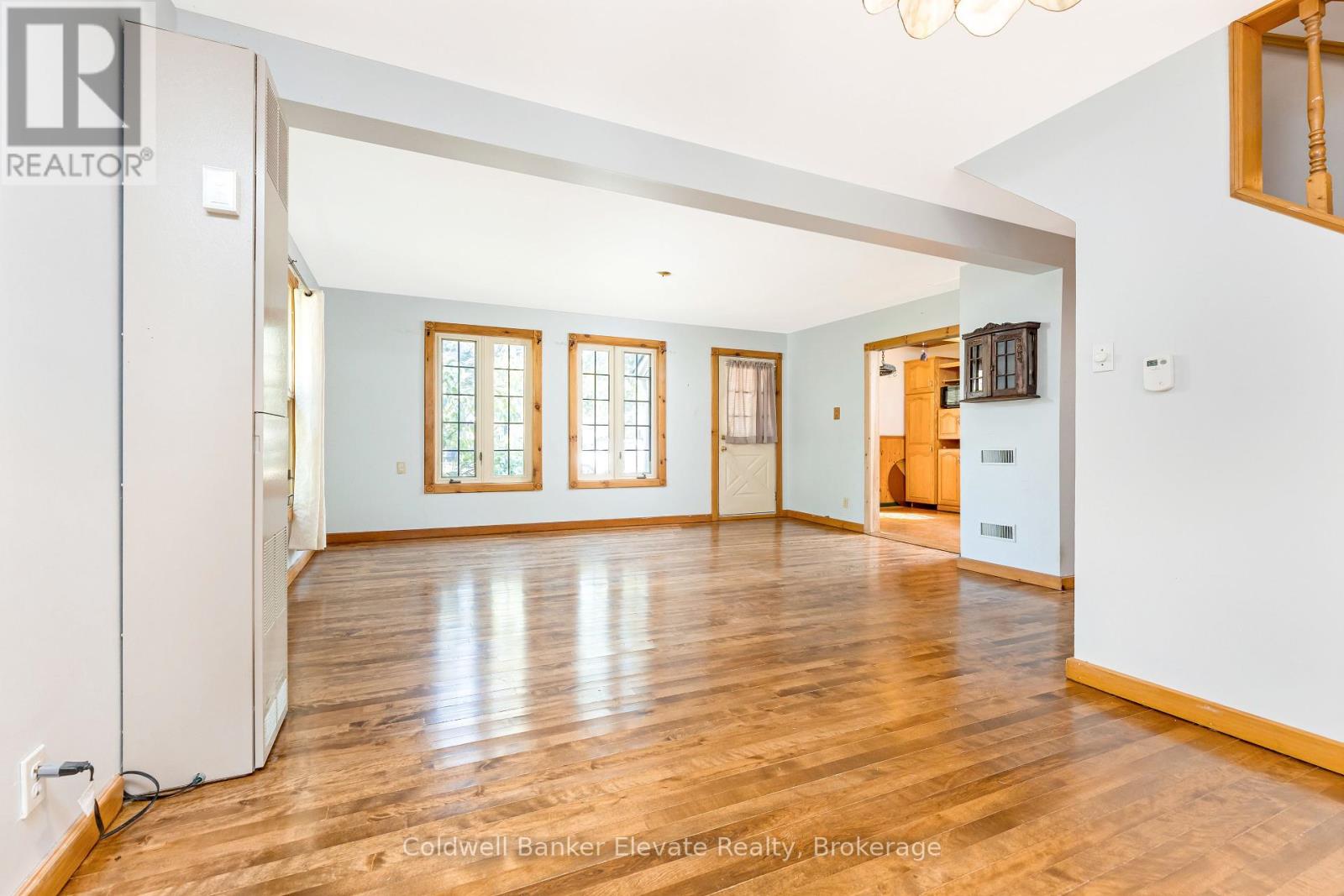 Photo 11 of 12 Churchill Crescent, Halton Hills ON