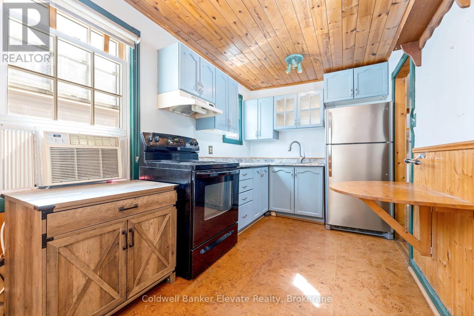 Photo 12 of 12 Churchill Crescent, Halton Hills ON