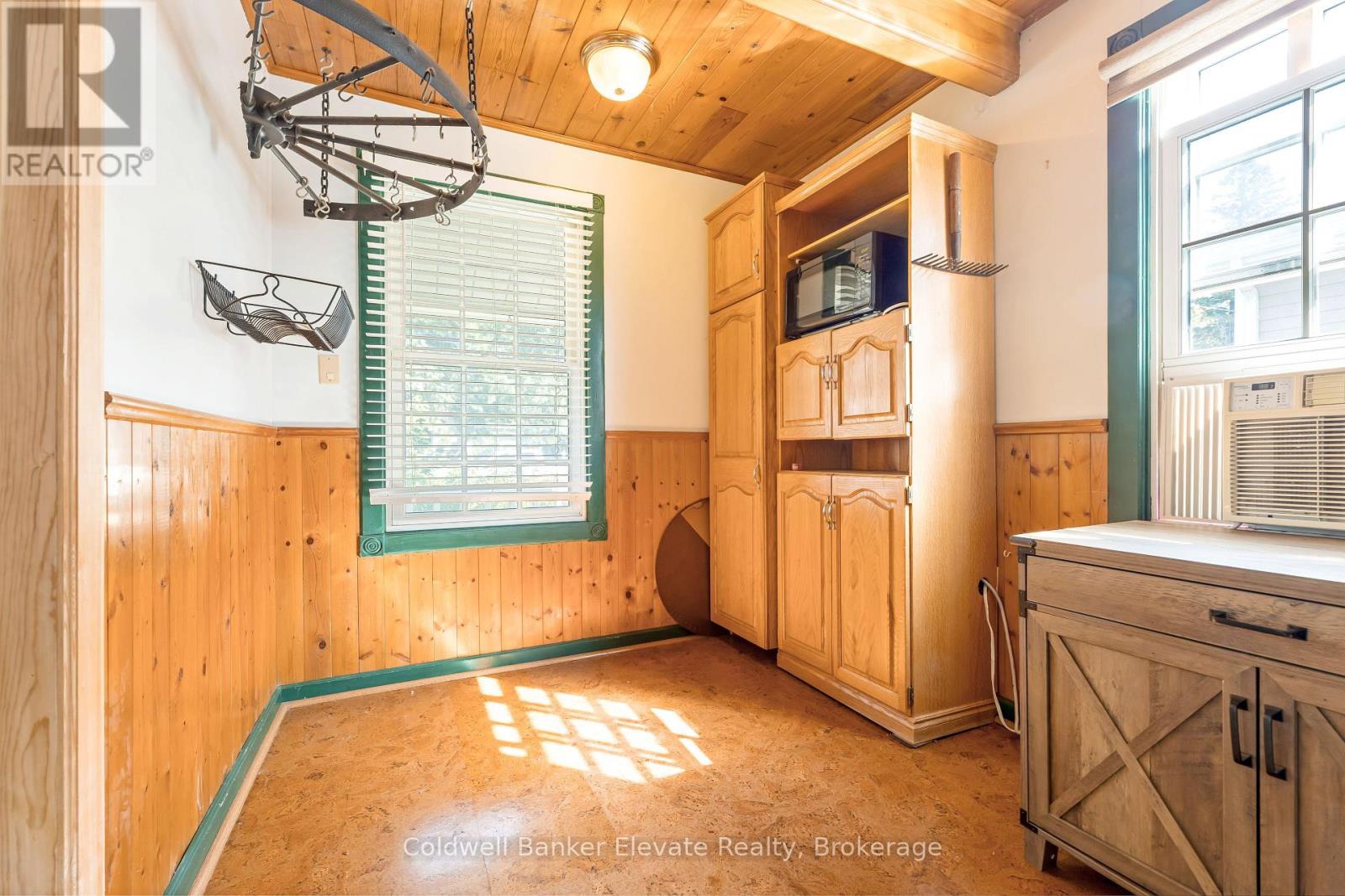 Photo 15 of 12 Churchill Crescent, Halton Hills ON