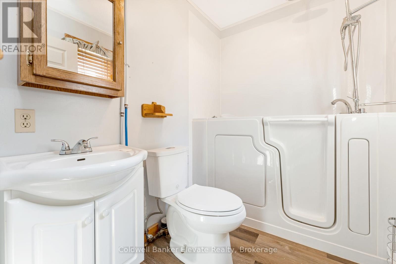 Photo 18 of 12 Churchill Crescent, Halton Hills ON