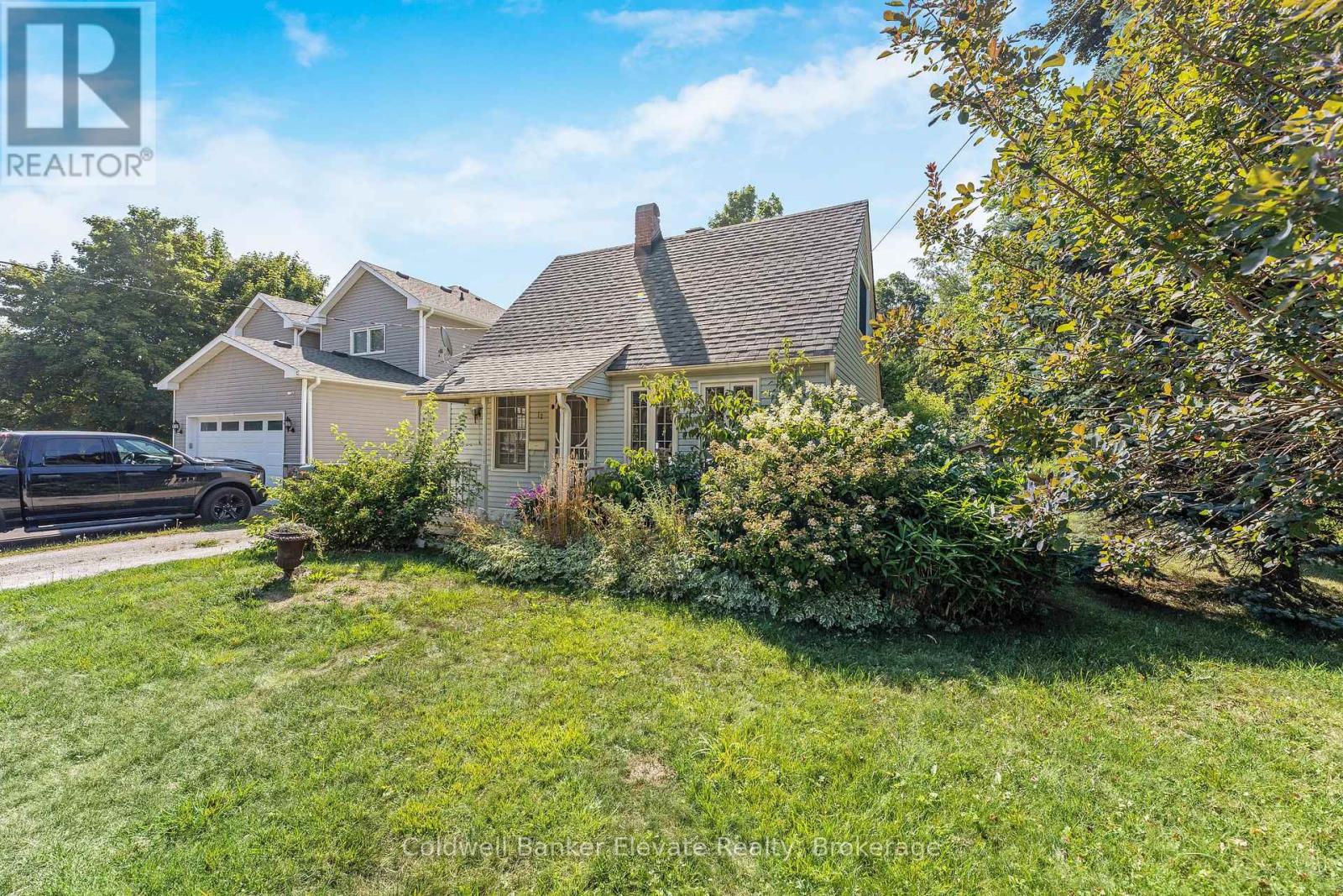Photo 2 of 12 Churchill Crescent, Halton Hills ON
