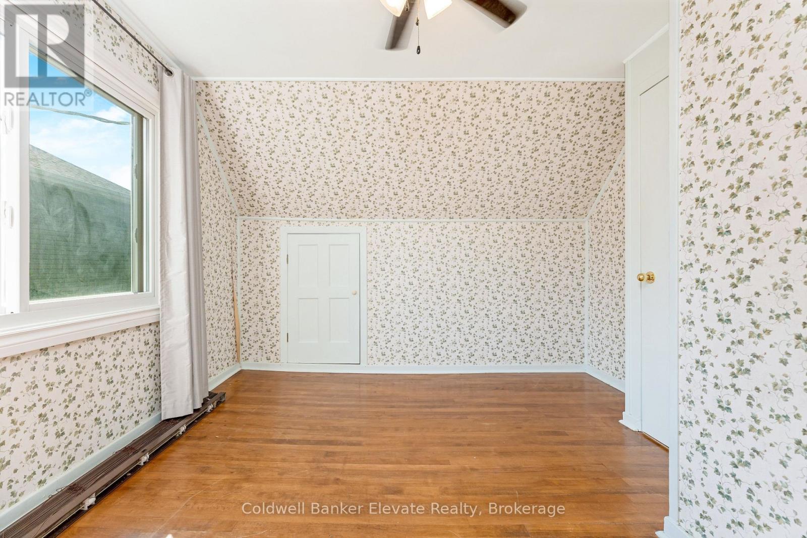 Photo 23 of 12 Churchill Crescent, Halton Hills ON