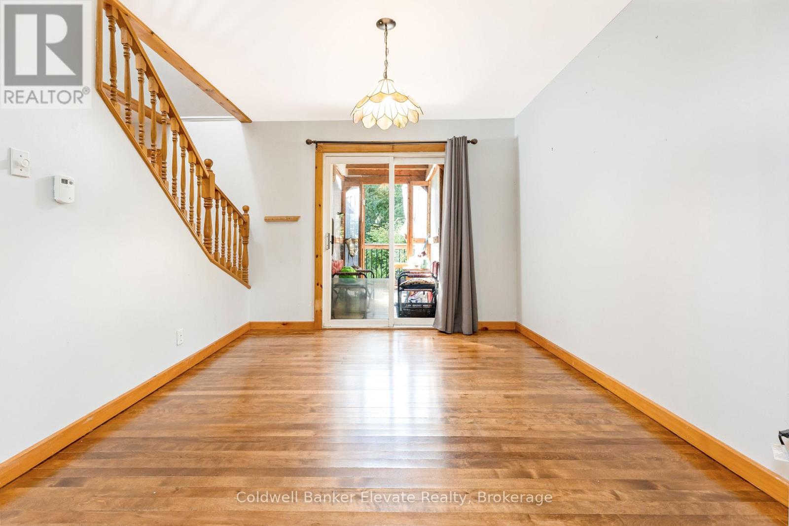 Photo 9 of 12 Churchill Crescent, Halton Hills ON