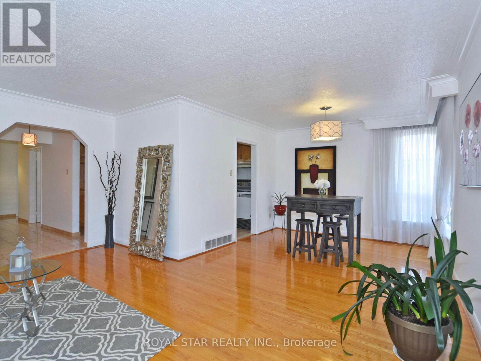 Photo 10 of 25 Diana Drive, Toronto ON
