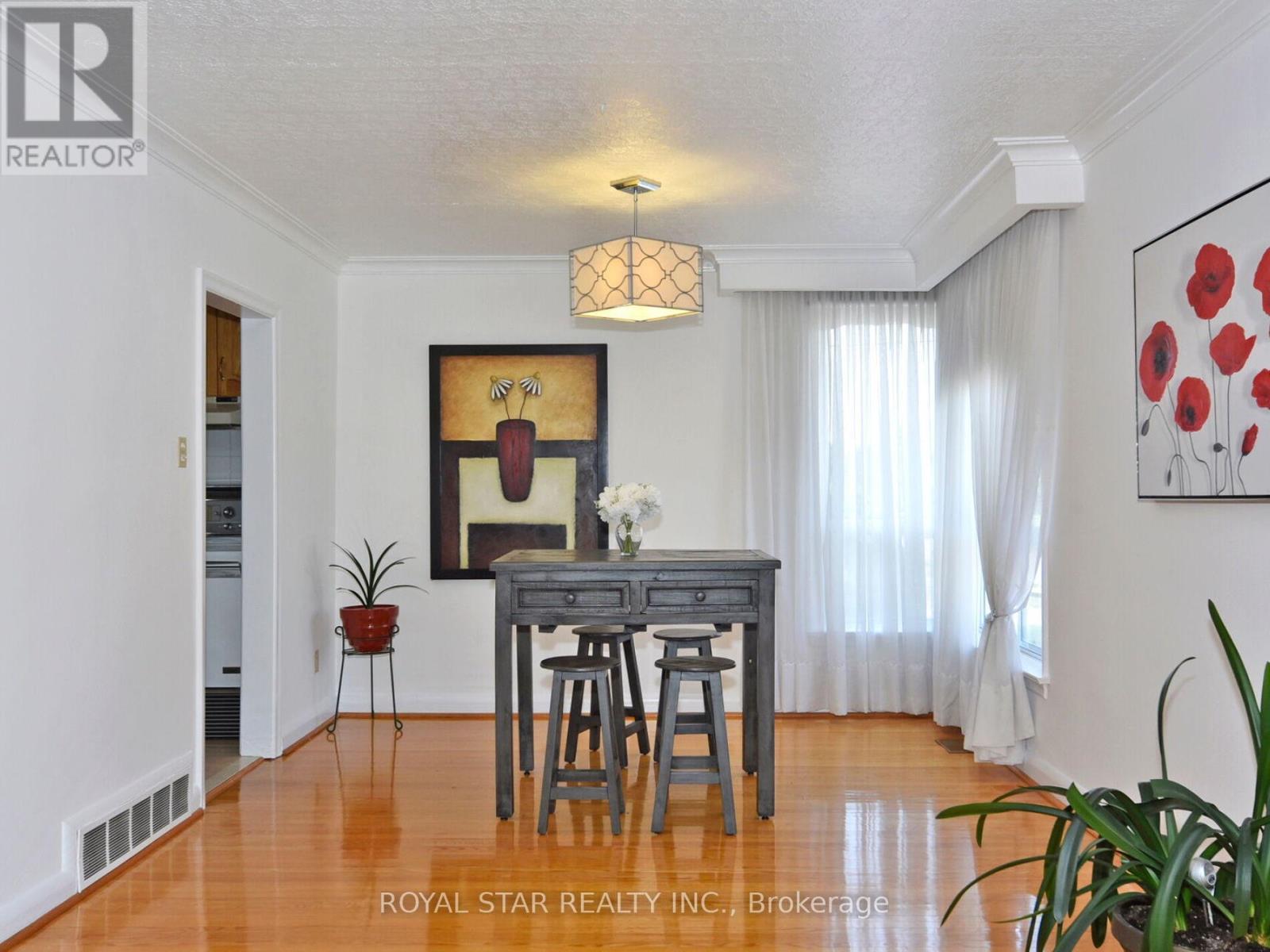 Photo 11 of 25 Diana Drive, Toronto ON