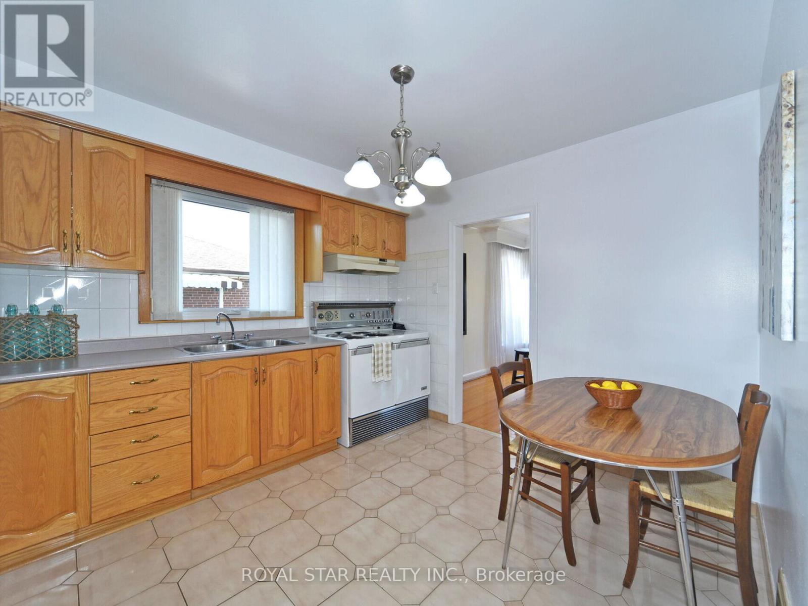 Photo 12 of 25 Diana Drive, Toronto ON