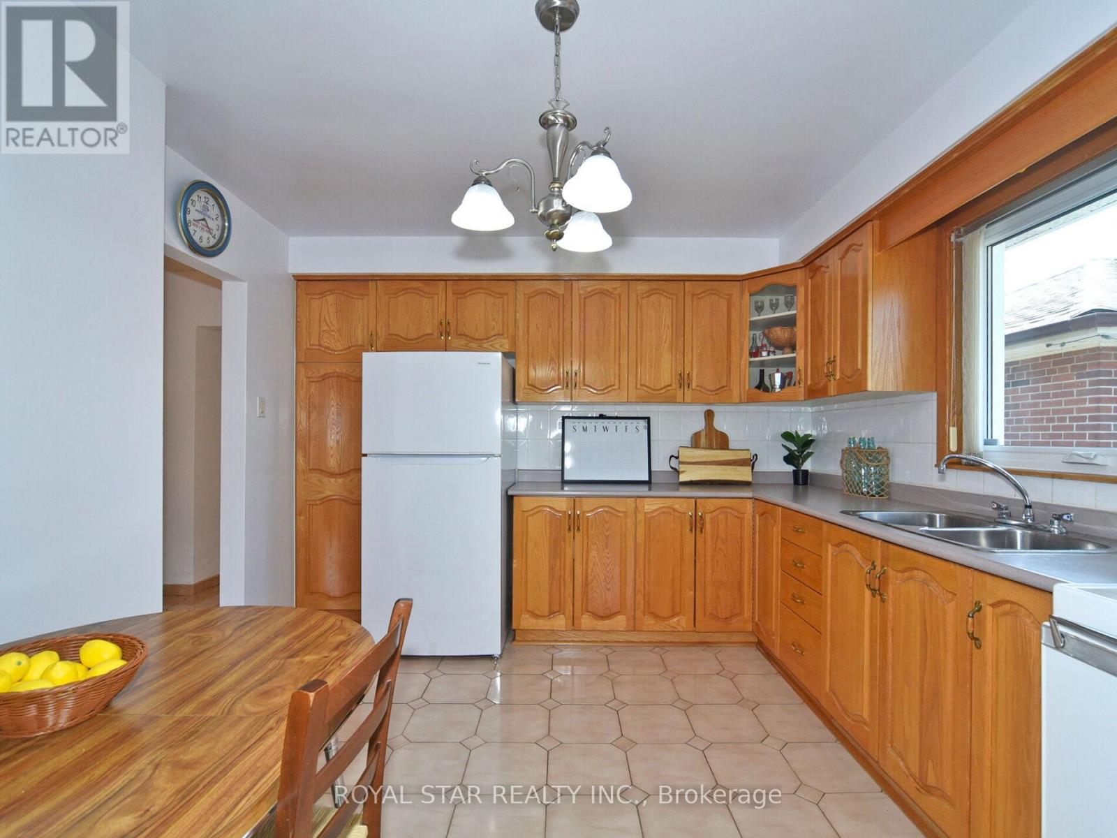 Photo 13 of 25 Diana Drive, Toronto ON