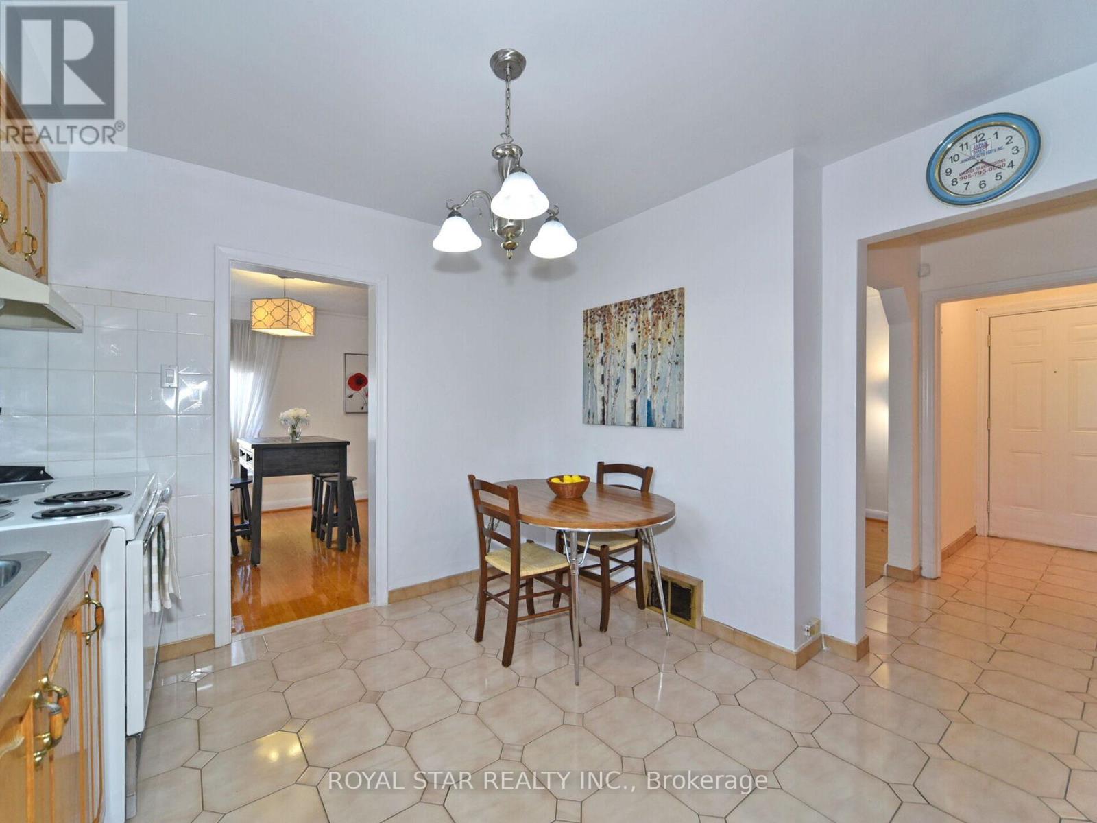 Photo 14 of 25 Diana Drive, Toronto ON