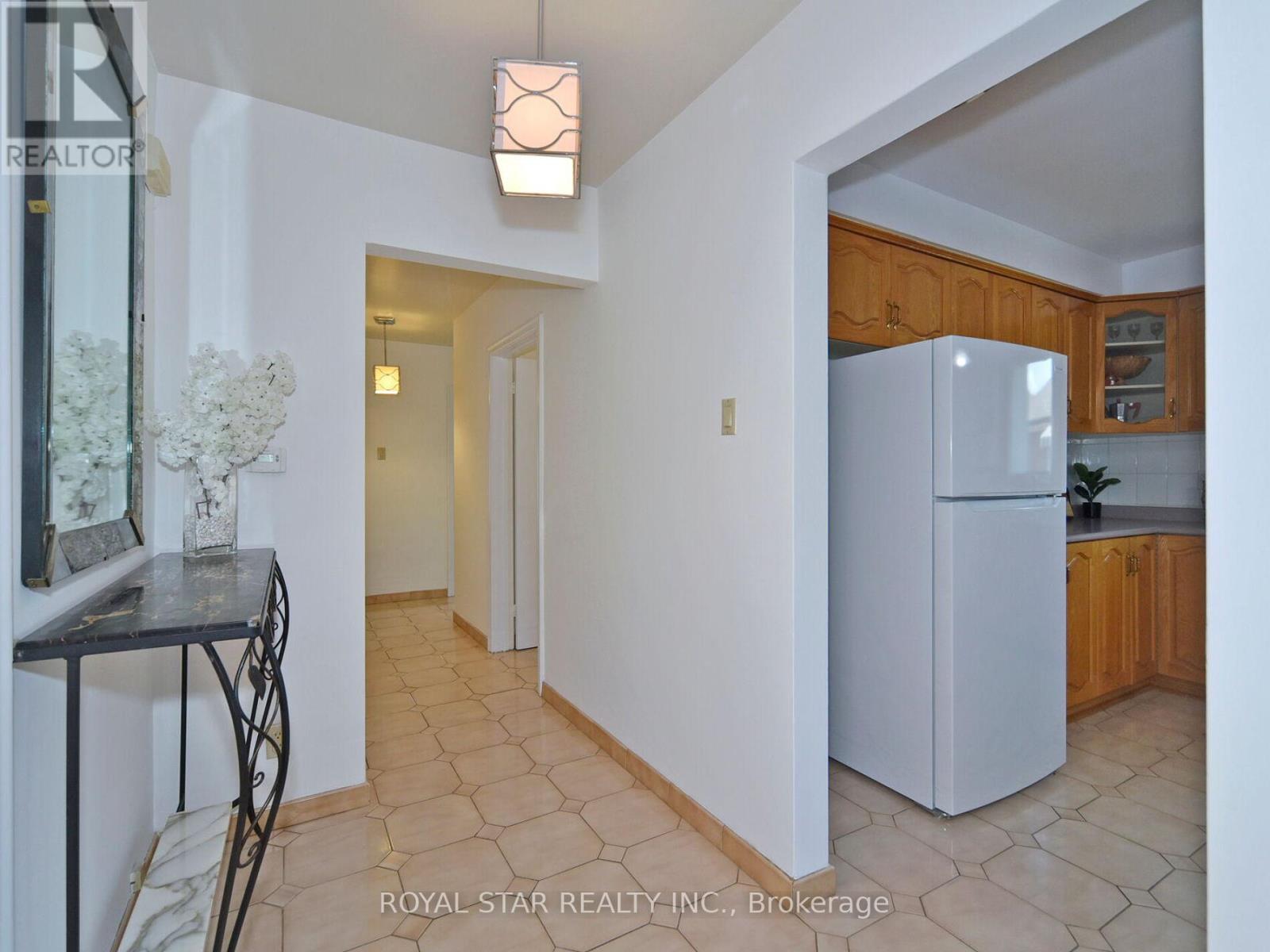 Photo 15 of 25 Diana Drive, Toronto ON