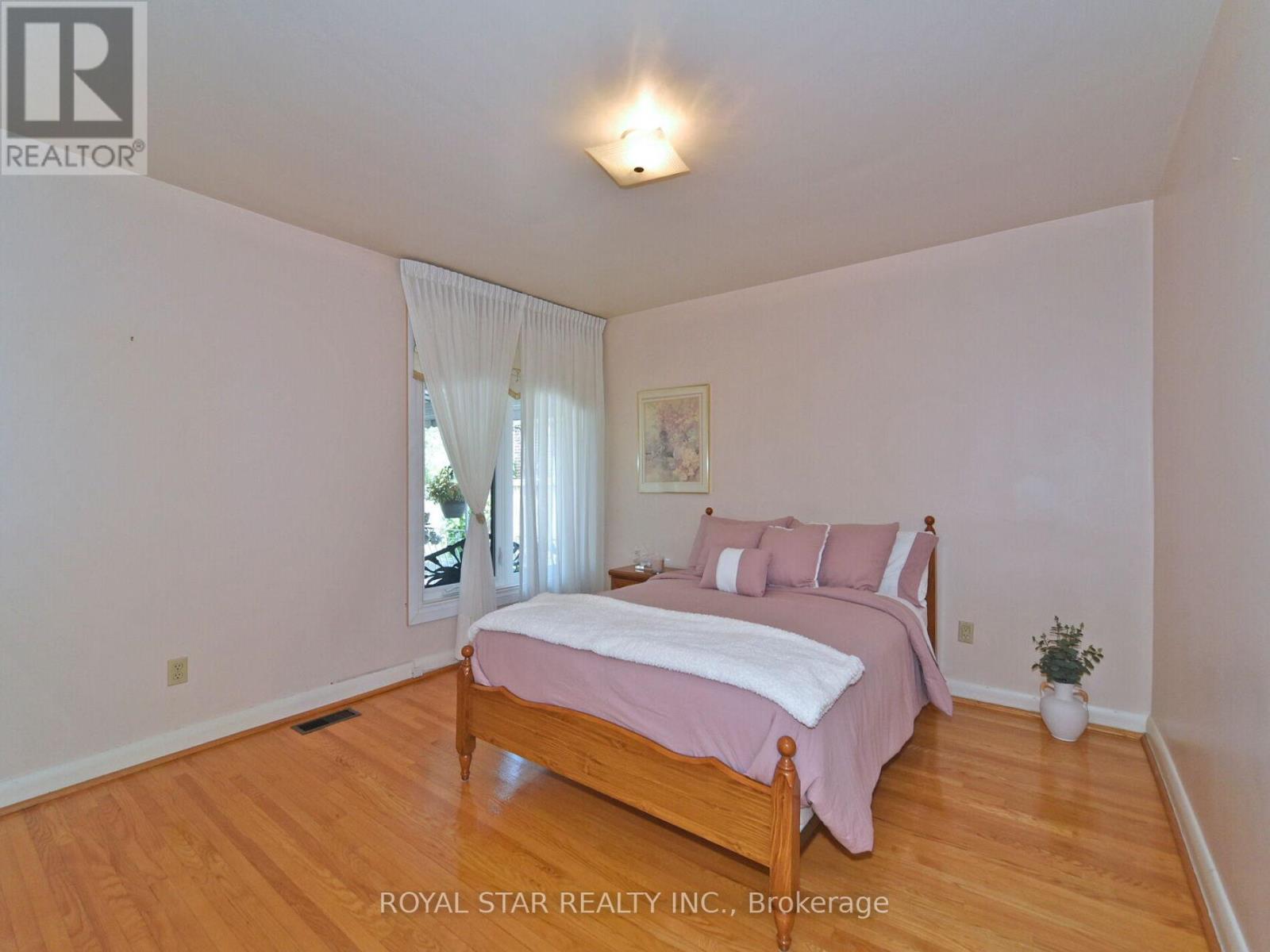 Photo 16 of 25 Diana Drive, Toronto ON