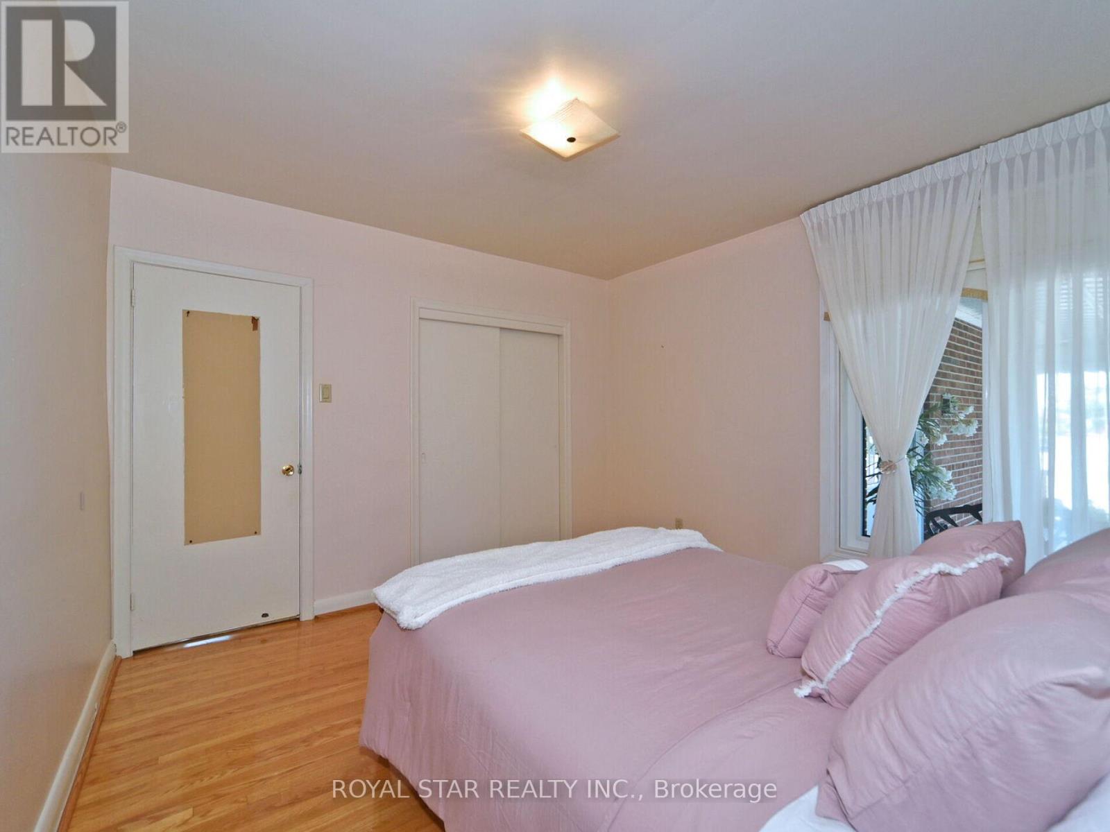 Photo 17 of 25 Diana Drive, Toronto ON