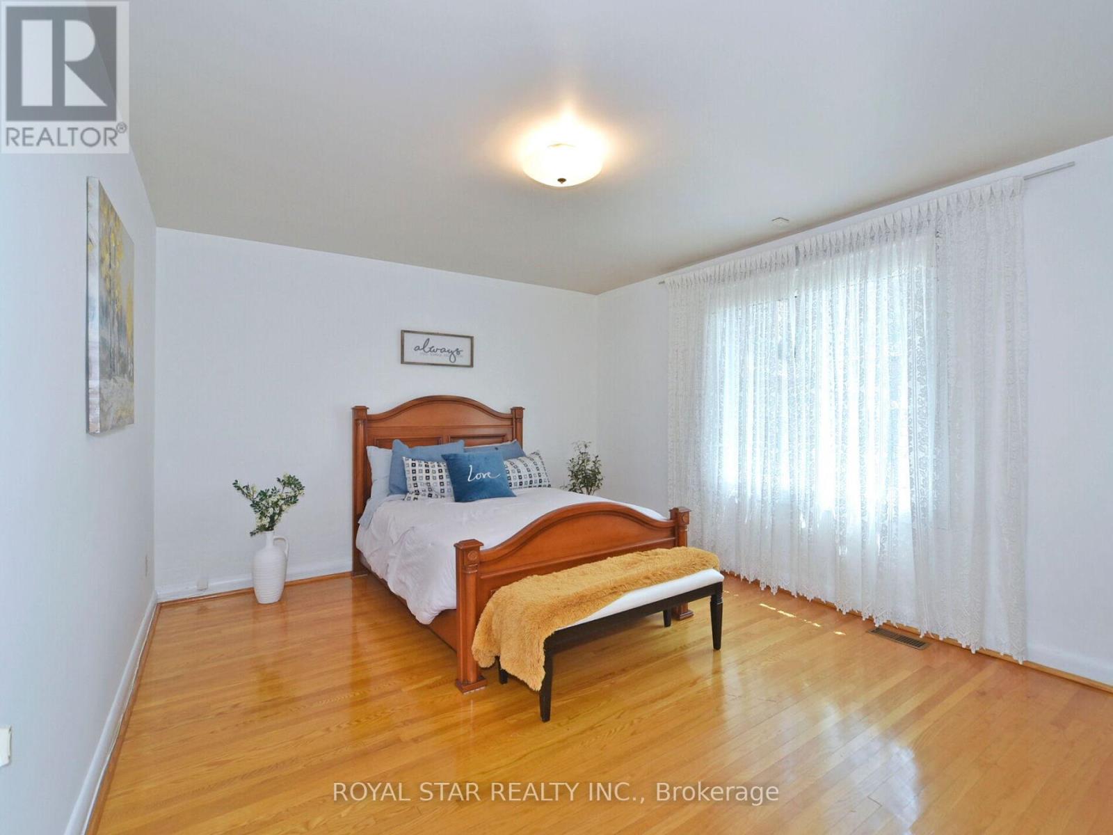 Photo 18 of 25 Diana Drive, Toronto ON