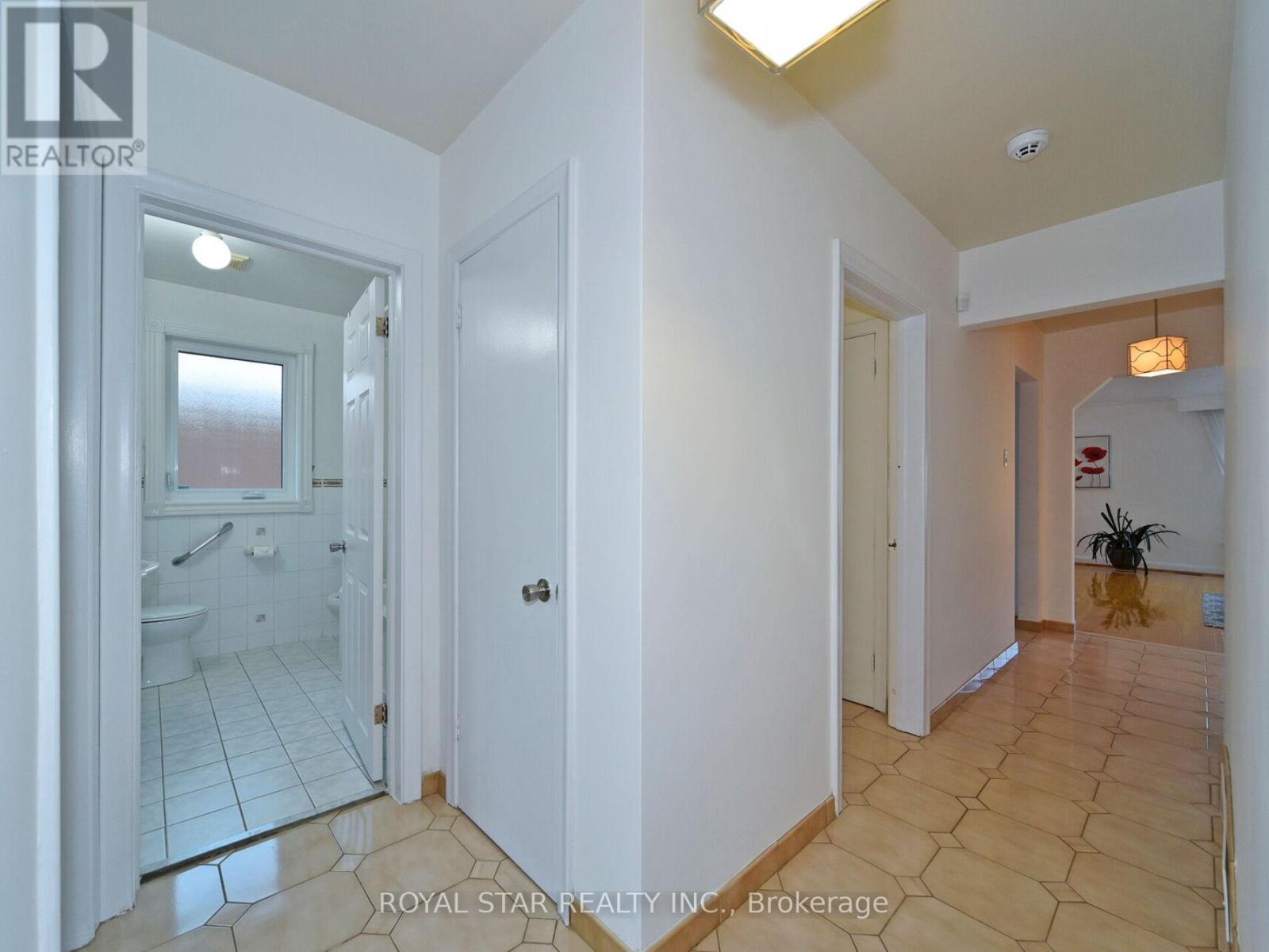 Photo 20 of 25 Diana Drive, Toronto ON