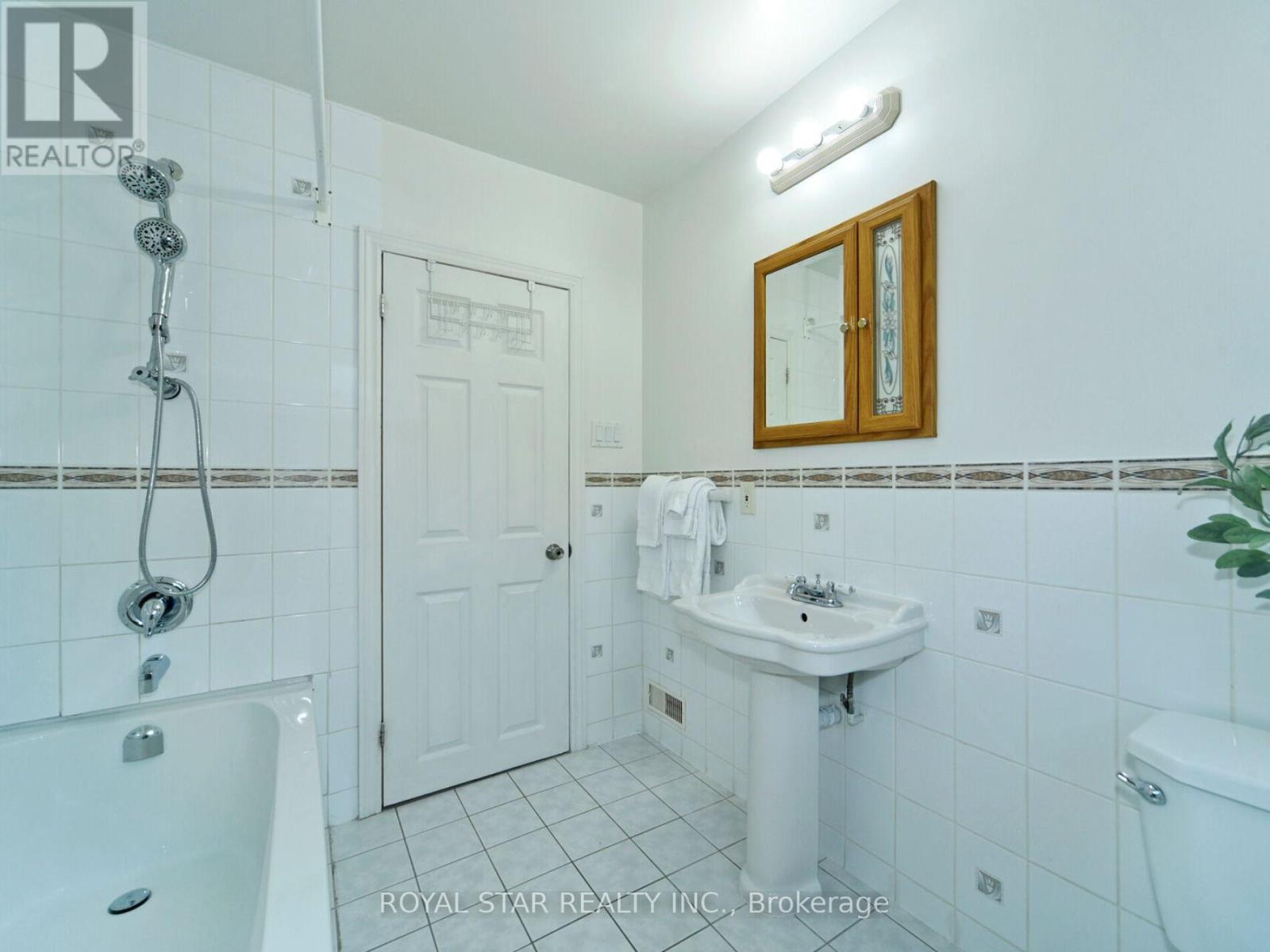 Photo 24 of 25 Diana Drive, Toronto ON