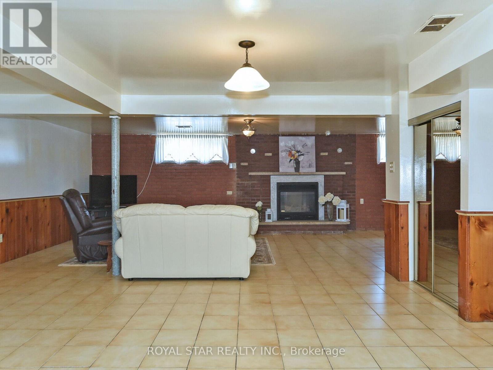 Photo 34 of 25 Diana Drive, Toronto ON