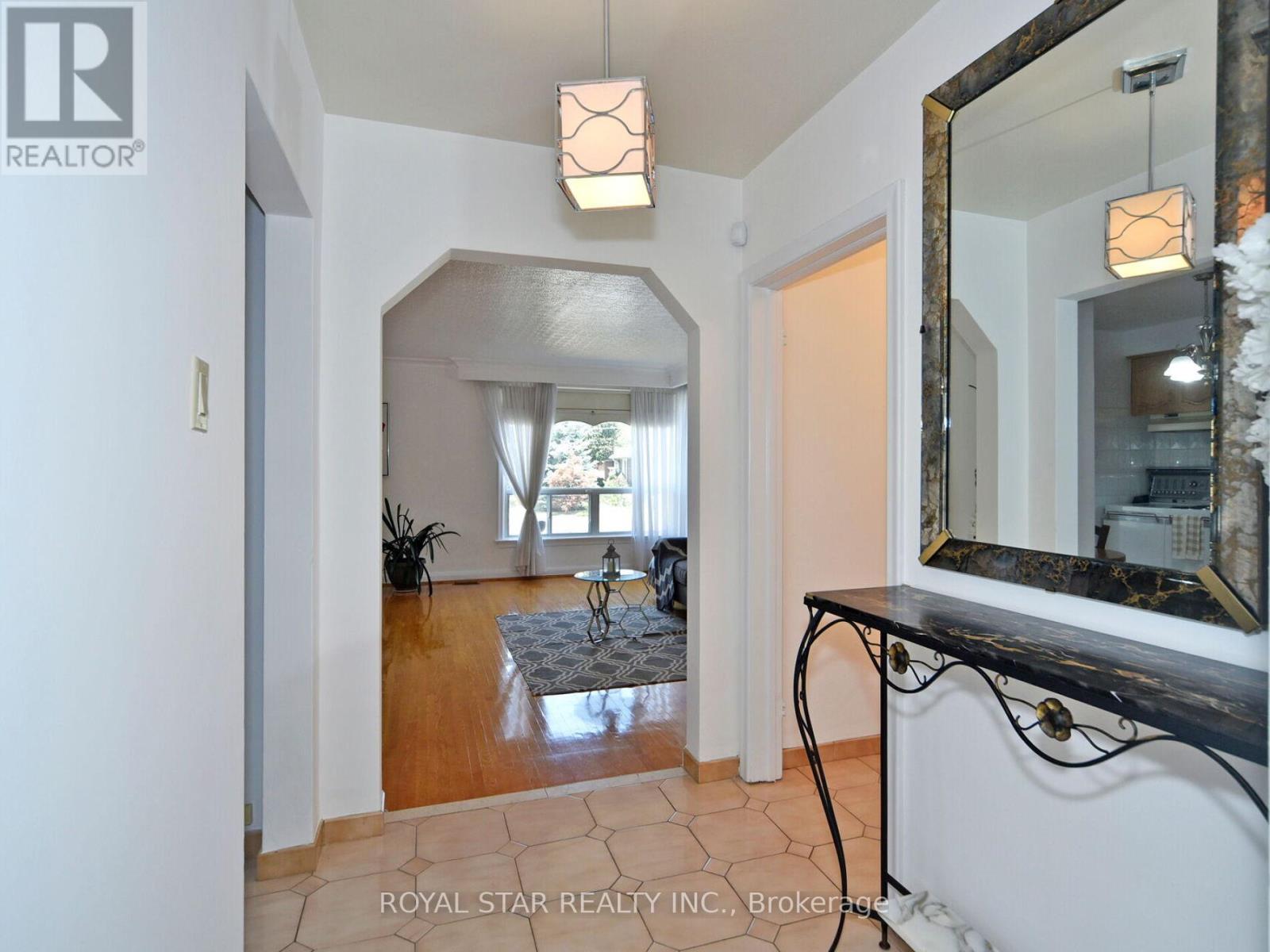 Photo 6 of 25 Diana Drive, Toronto ON