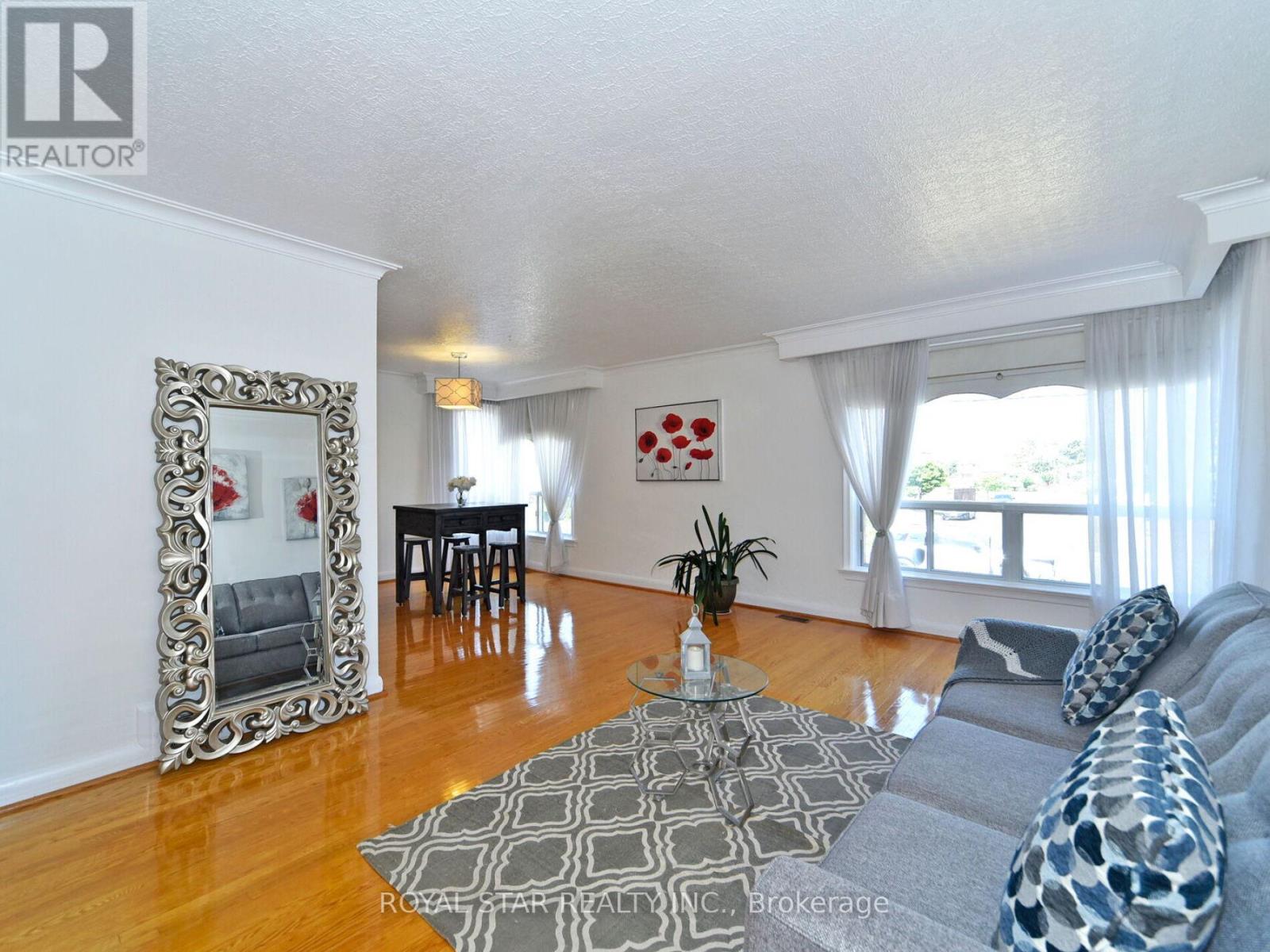 Photo 9 of 25 Diana Drive, Toronto ON