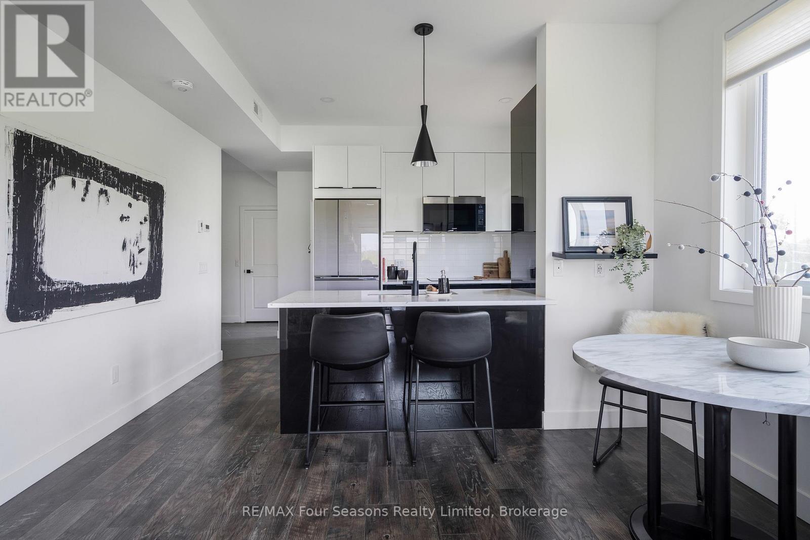 Photo 12 of 302 12 Beausoleil Lane, Blue Mountains ON