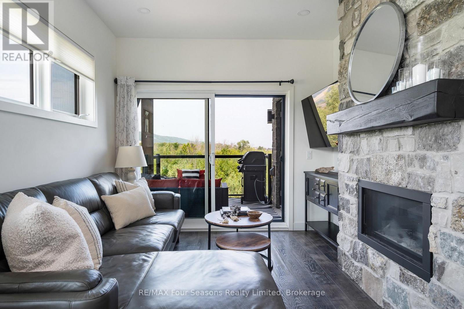 Photo 11 of 302 12 Beausoleil Lane, Blue Mountains ON