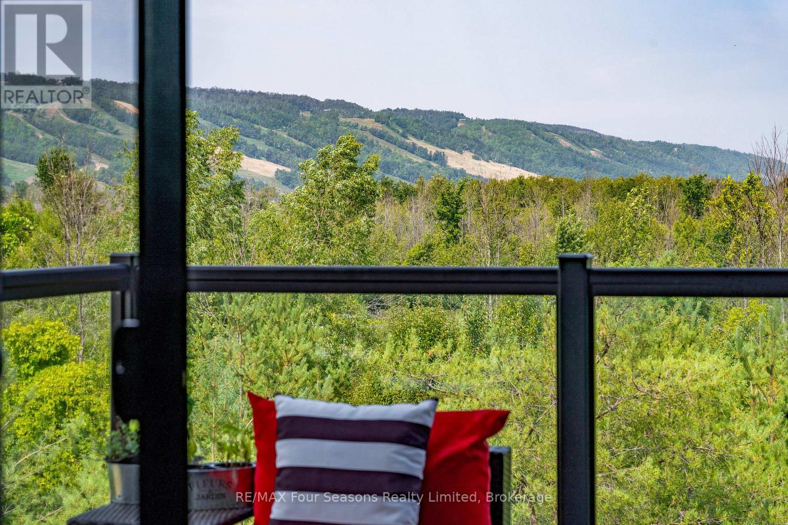 Photo 42 of 302 12 Beausoleil Lane, Blue Mountains ON