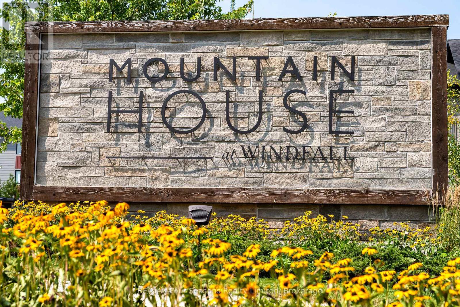 Photo 7 of 302 12 Beausoleil Lane, Blue Mountains ON