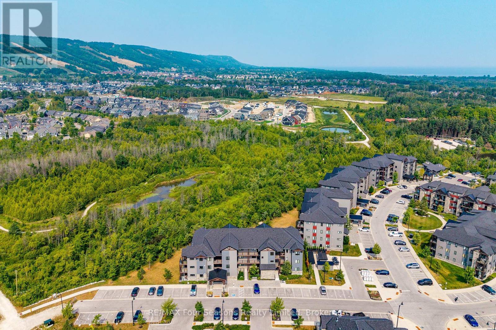 Photo 38 of 302 12 Beausoleil Lane, Blue Mountains ON