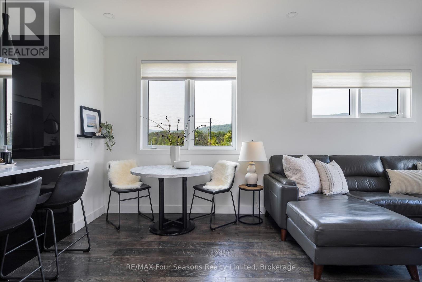 Photo 37 of 302 12 Beausoleil Lane, Blue Mountains ON
