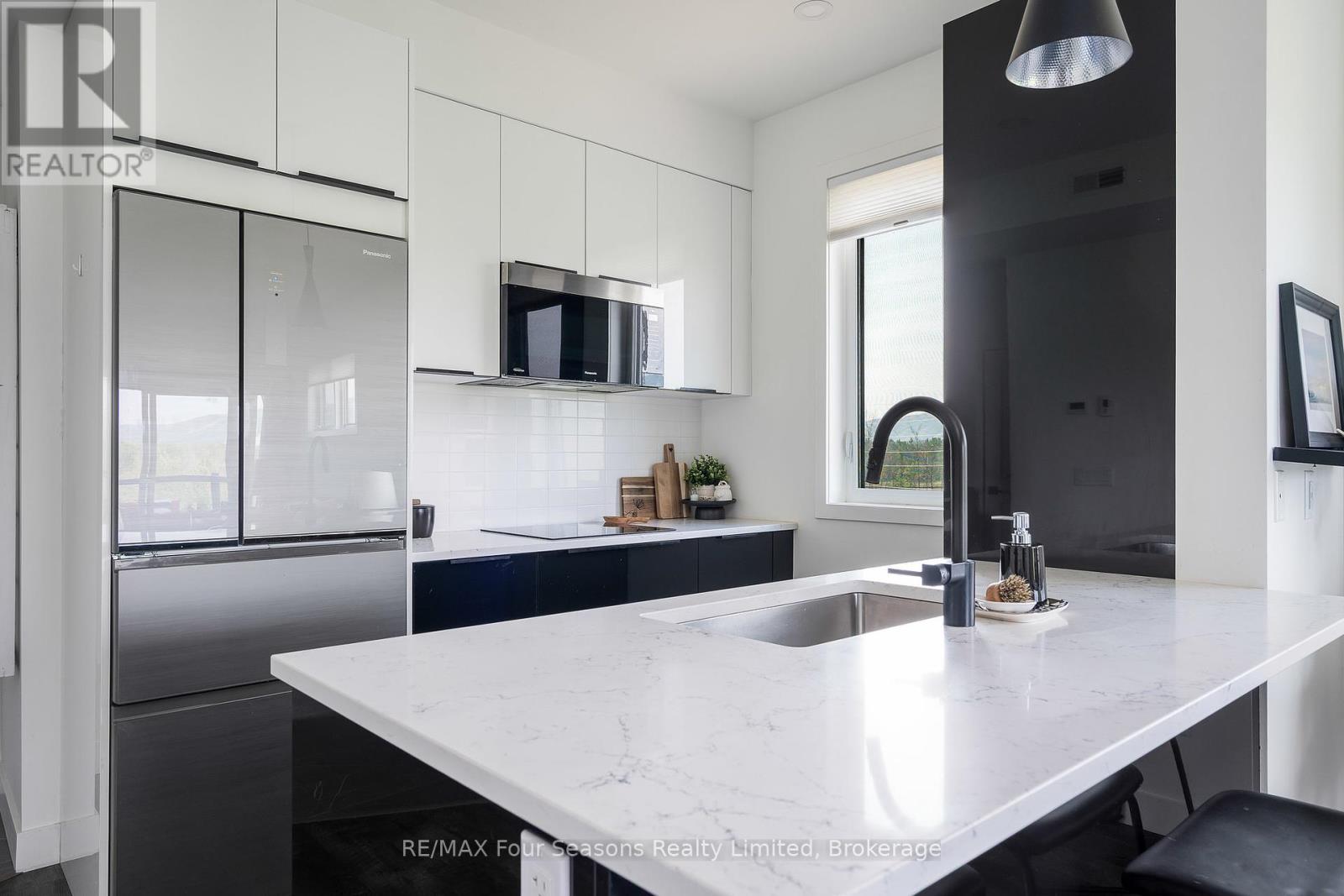 Photo 22 of 302 12 Beausoleil Lane, Blue Mountains ON