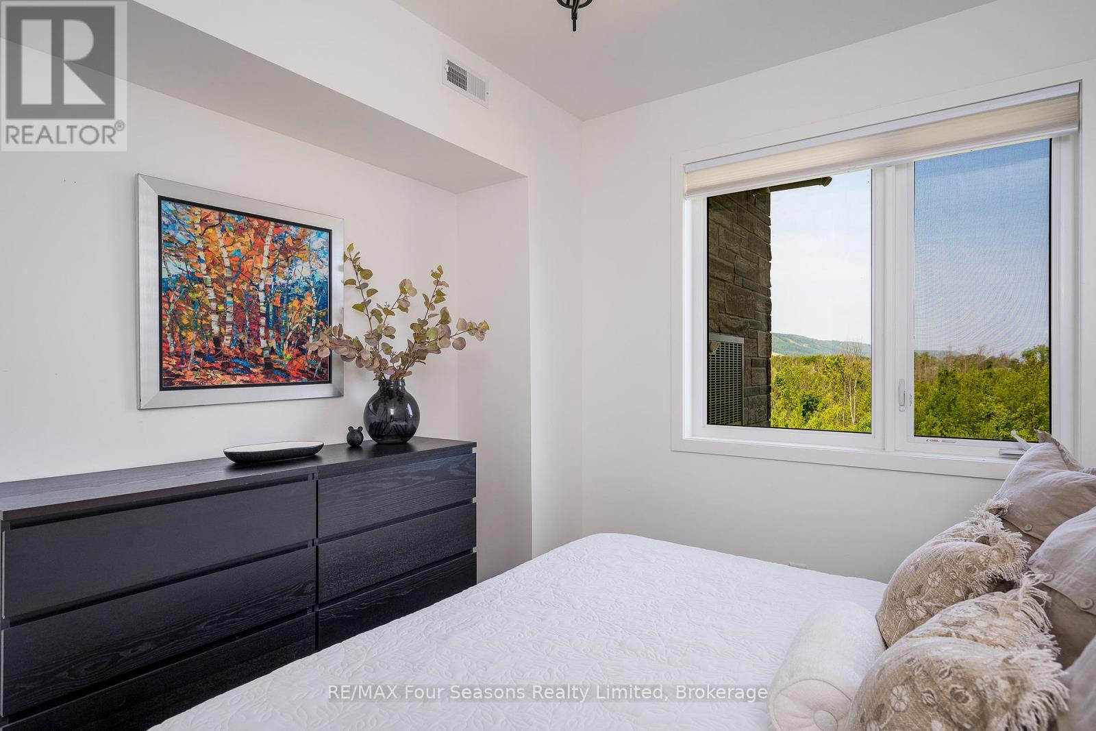 Photo 35 of 302 12 Beausoleil Lane, Blue Mountains ON